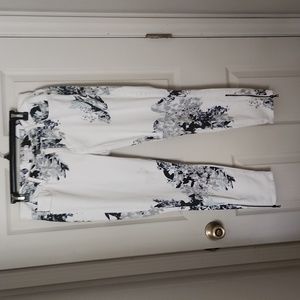 GENETIC DENIM “The James Crop” white floral jeans